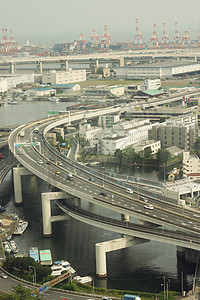 从横滨海塔看到大都会快车道蓝天城市资本交通建筑建筑群首都形象图片