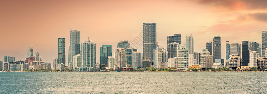 迈阿密市下城晚间与Biscayne湾的天线图片