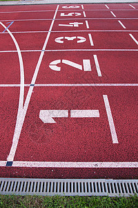 运动体育场的红色赛马赛道短跑训练数字场地运动员马场赛马场竞赛游戏曲线图片