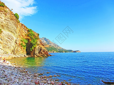 在黑山的海岸 岩石海岸与亚得里亚海的海滩 在一个阳光明媚的日子 美丽的景色照片壁纸 海边 野生自然海海洋全景天空地标风景悬崖蓝色图片