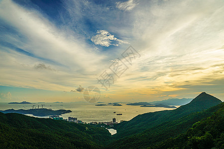 从维多利亚山峰看到香港日落的景色商业建筑群旅行城市景观建筑金融美景天文街景图片