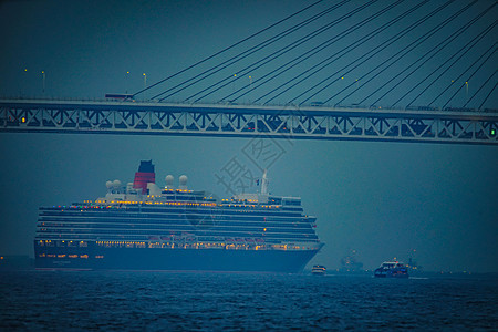 豪华船伊丽莎白女王和横滨湾桥旅行港口海洋奢华班轮血管旅游车辆客船巡航图片