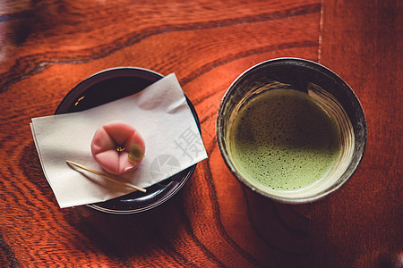 日式桌上放的美田和日本甜食品烹饪玻璃绿色绿茶风格时间小吃茶具点心甜点图片