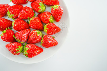 冻草莓和白菜鲑鱼盘子红色糖果种子食物水果背景图片