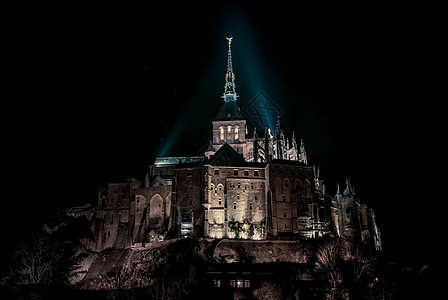 圣米歇尔之夜的景色闪亮观光地标夜空建筑大教堂世界遗产照明材料旅游教会图片