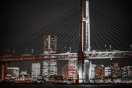 横滨湾桥和横滨米那托米拉伊夜景街景摩天大楼整栋楼首都螺旋港口交通建筑群城市建筑图片