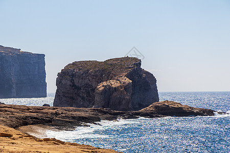 Gozo 上的Fungus Rock岩石蓝色地标天空海岸线旅行支撑石头旅游风景图片