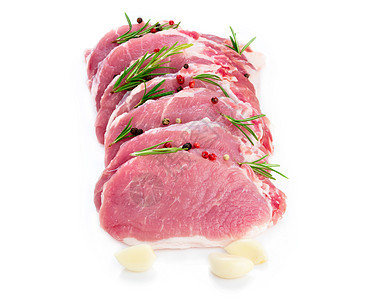 猪排 原碳酸盐片 在白色背景上孤立 肉与迷迭香图片
