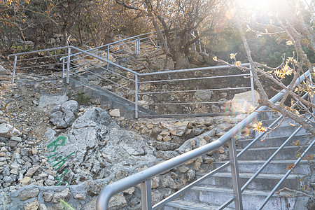 2020年春季建造的通往贾斯帕海滩800步的新石头楼梯 黑海保留地 克里米亚半岛与自然统一的概念 户外活动以及荒野人行道远足绣球图片