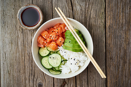 鱼 大米 黄瓜 鳄梨盘子海鲜筷子蔬菜芝麻侘寂起动机烹饪高架美食图片
