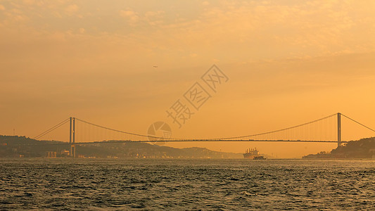 伊斯坦布尔博斯普鲁斯海峡大桥 7 月 15 日烈士桥 伊斯坦布尔 土耳其烈士历史性旅游全景旅行建筑学建筑蓝色城市天空图片