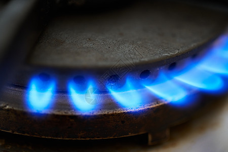 特写煤气炉灶 天然气燃烧的蓝色火焰丙烷安全危险丁烷甲烷环境滚刀烧伤化石厨房图片