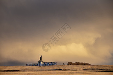 平原风暴云场景景观风暴云景天空雷雨风景荒野危险戏剧性背景图片