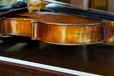小提琴的一部分 侧面视图图片