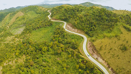 一条长长而曲折的道路穿过绿山 布苏安加岛 科隆 空中视线 菲律宾风景公园太阳光数字农村阳光妈妈缠绕嘉年华场地图片