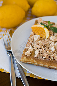 带蛋白瓜的松饼 柠檬卷子和橙色早餐切片橙子美食小吃黄色食物餐厅水果咖啡店刀具甜点图片