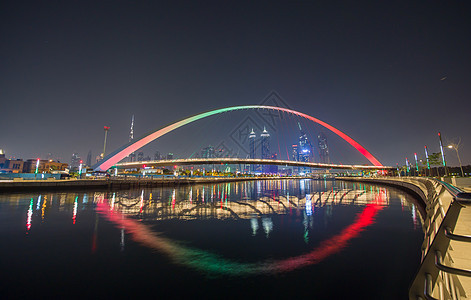 迪拜夜幕的全景 在迪拜希腊运河桥的背景上 杜拜河吸引力场景城市地标天空旅游市中心摩天大楼景观建筑学图片