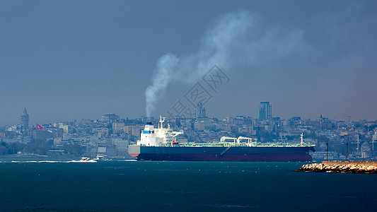 大型油轮在伊斯坦布尔国际航行 穿过Bosphorus号图片