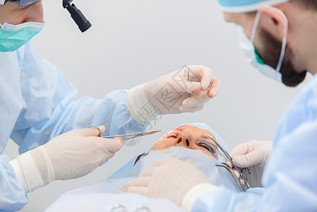 矫正眼皮缺陷 畸形和变形的整形手术 包括整形外科手术双眼老化医院健康保健皮肤线条眼睛病人工作眼科图片