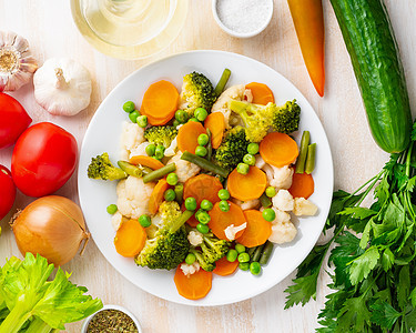 混合煮熟蔬菜 供低热量饮食的蒸汽蔬菜美食生物豆子低脂肪菜花胡椒午餐盘子橙子食物图片
