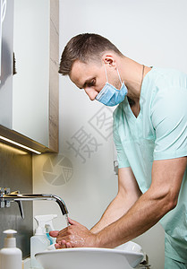 医生用手洗手 用水和肥皂除去人工感染 以阻止科罗纳病毒共生19人图片