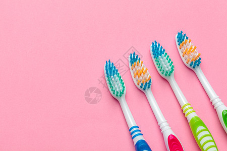 粉红色背景的牙刷 关门 有创意的照片图片
