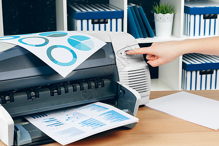 女秘书 在办公室的xerox机上复印影印件机器工人激光管理人员扫描传真女孩电脑复印机商业图片