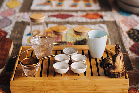 准备和一家大公司举行茶茶仪式太阳神餐具茶杯传统植物杯子开水浓茶陶瓷文化背景图片