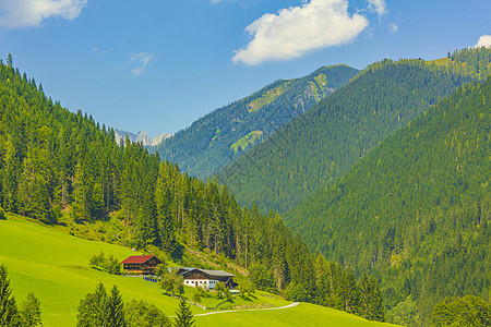 极好的山林高山全景 有村庄和棚屋的奥地利农业树木地区草地爬坡建筑远足山脉旅游旅行图片