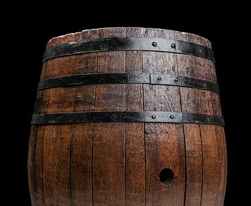 黑暗背景的旧木木桶软木地窖啤酒液体木头乡村货物橡木饮料酒厂图片