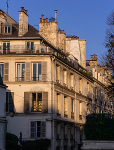 巴黎中心的房子 在早晨的光亮中图片