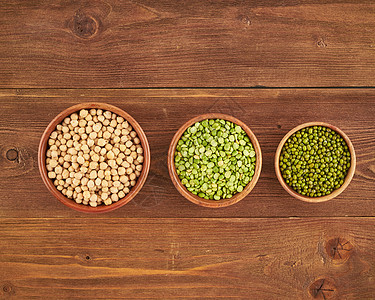 一组豆类 用于无麸质蛋白质素食饮食的豆类 绿豌豆 鹰嘴豆 绿豆 顶视图图片