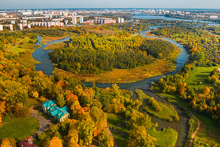 白俄罗斯明斯克Lohitsky公园秋天风景 Golden秋季金色黄叶地方城市庄园池塘季节吸引力建筑物旅行图片