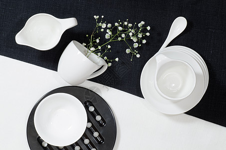 黑色和白色桌布上的白瓷砖美食宏观蜡烛陶瓷亚麻宴会厨房服务环境餐厅图片