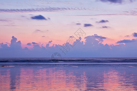 巴加海滩日落 果阿海景海洋风景天空场景戏剧性波浪反射海浪海滩图片