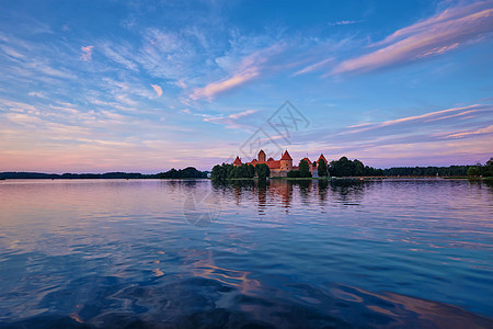 立陶宛加尔维湖特拉凯岛城堡游客天空胜地旅游戏剧性景点风景反射图片