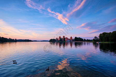 立陶宛加尔维湖特拉凯岛城堡旅游天空胜地风景反射戏剧性鸭子游客景点图片