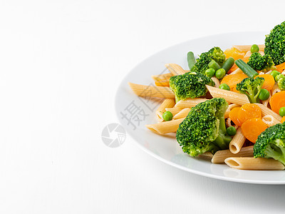 整份小麦面面 加西兰花 胡萝卜 绿豆 部分盘子 餐单 适当营养 健康食品传统菜单桌子美食沙拉青豆食物午餐萝卜饮食图片