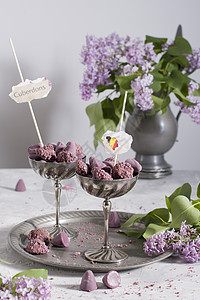 比利时甜瓜和银色杯子的菠萝 春静生 Lilac反思佛兰美味文化甜点紧缩鼻子静物食物糕点图片