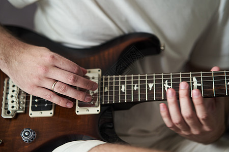 一个音乐手的手 玩电吉他特写细绳男人艺术家音乐家乐器蓝调艺术男性乐队指板图片