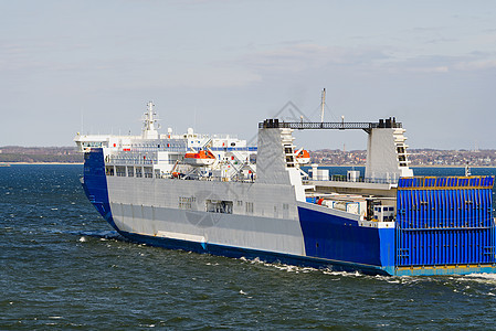港口的汽车轮渡船 波罗的海的货物和客运运输 以及旅行游客拉布假期天空乘客衬垫蓝色旅游码头图片