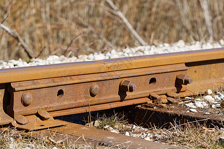 连接两条铁路 底线 铁路和压碎石块的火车轨迹间隔椅子鱼板支撑镇流器库存金属控制曲目铁轨运输图片