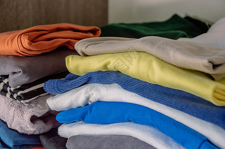 衣柜的多色轻便衣服垫子棉布纺织品洗衣店店铺橙子房间材料服装毛衣裙子图片