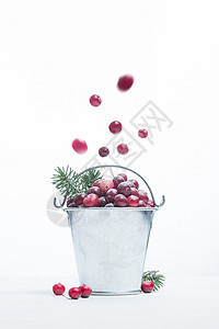 白色背景的冰冻红莓莓水果甜点浆果饮食食物红色图片