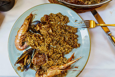 Paella是食谱 以西班牙现巴伦西亚族群的稻米 海鲜或肉类为食谱藏红花食物餐厅海鲜饭盘子烹饪菜单午餐美食图片