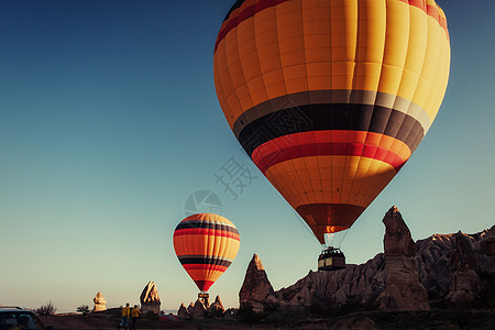 热空气气球 有近距离观测天线运输节日旅行篮子娱乐嘉年华冒险航班蓝色图片