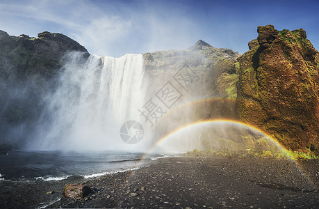 冰岛南部靠近冰岛的Skogafos大瀑布环境假期瀑布游客冒险彩虹旅行活力荒野力量图片