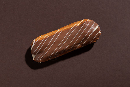 棕色背景的巧克力薄饼可可美食甜点小吃糖果黑色饮食食物图片