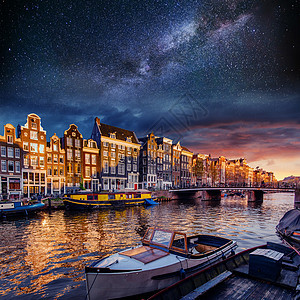 在阿姆斯特丹美丽 夜间照明运河景观建筑城市天际教会反射旅游特丹房子图片