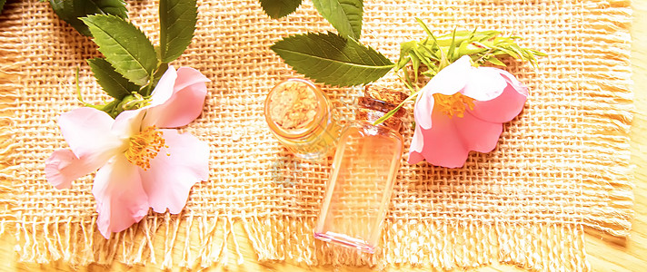 选取焦点 自然物体a 选择聚焦点 性质物体粉色按摩温泉芳香香气玫瑰疗法玻璃瓶草本瓶子图片